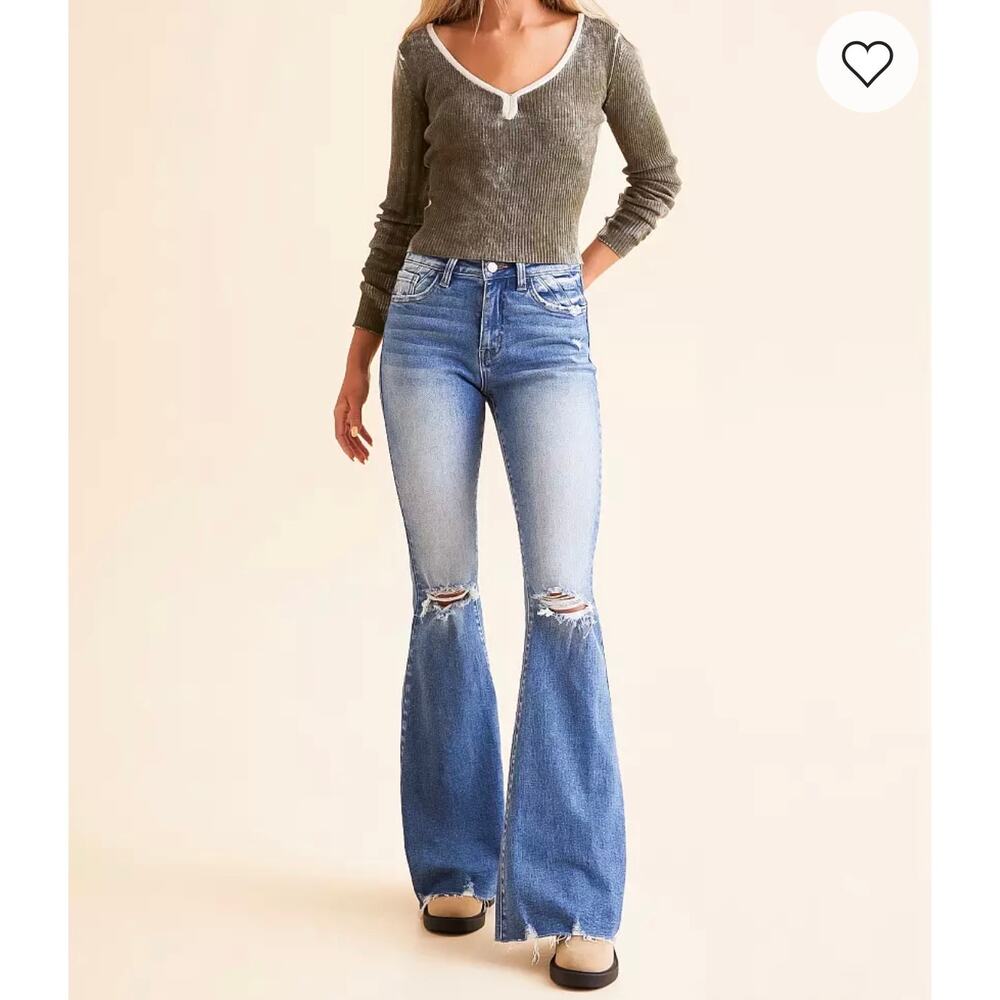 NWT Kancan Signature Women Brandy High Rise Flare Jeans Distressed Buckle 32x34